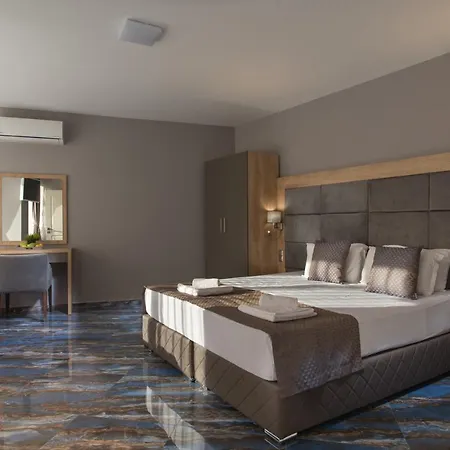 Arizona Del Mar Aparthotel 4*